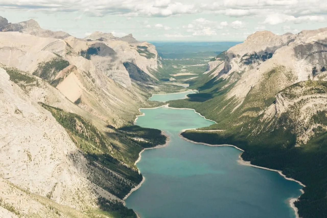 Offer photo: Banff: 30-minute helicopter flight over Lake Minnewanka