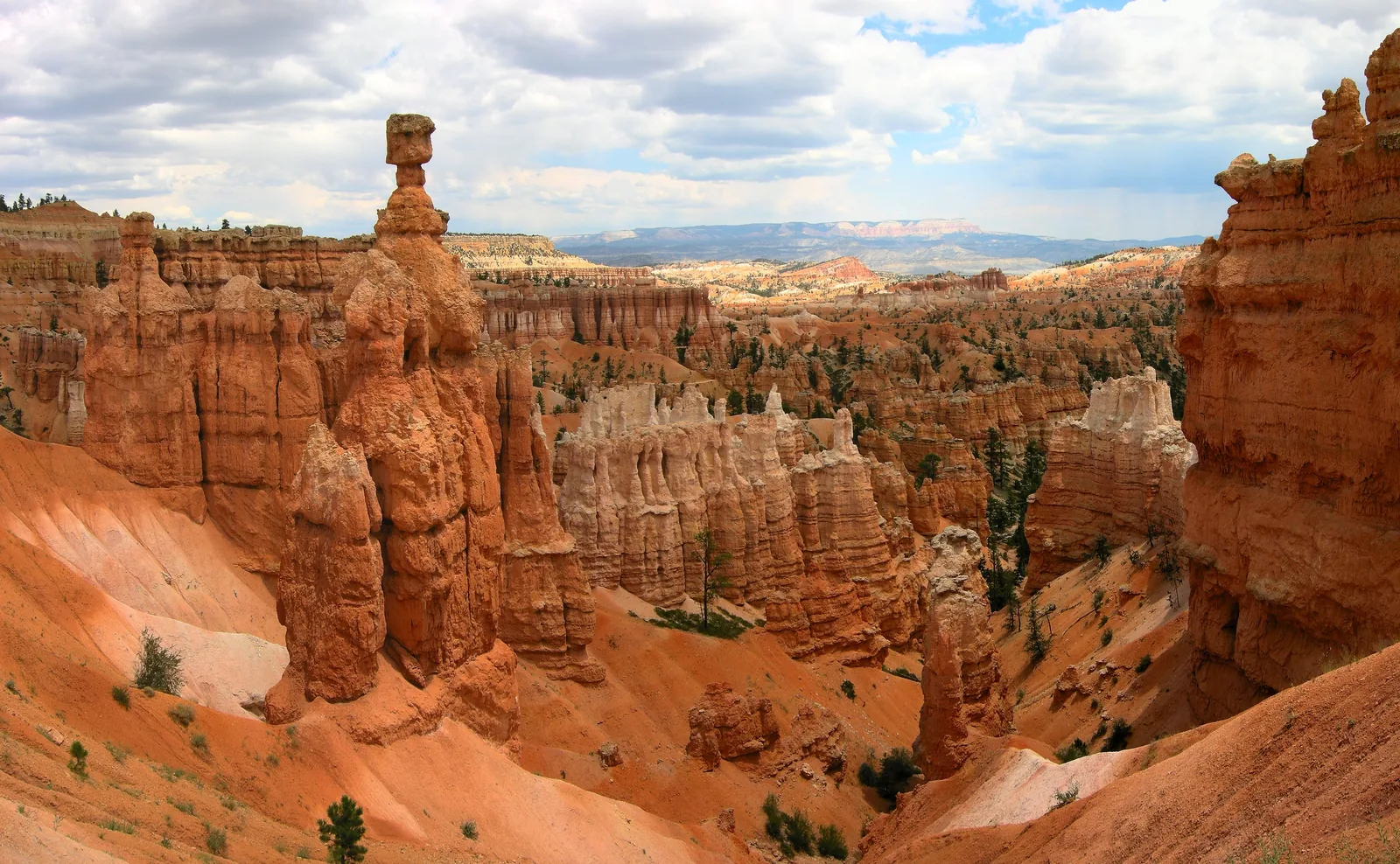 The free-standing hoodoo Thor's Hammer in Bryce Canyon National Park, a broad cap stone on a narrow neck, in front of the Bryce Amphitheater
