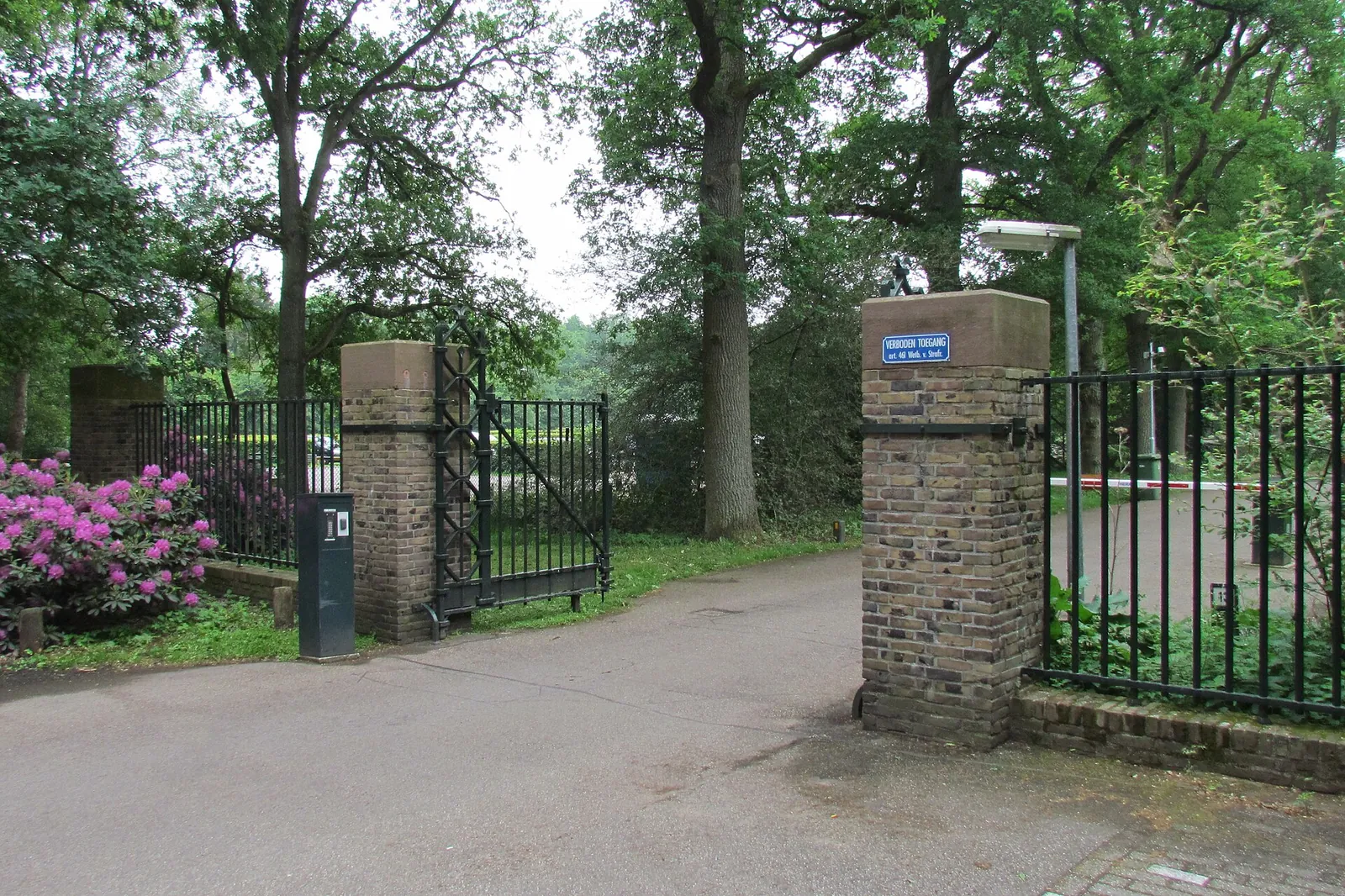 The historic gate at the Hoenderloo entrance of De Hoge Veluwe National Park on the Houtkampweg