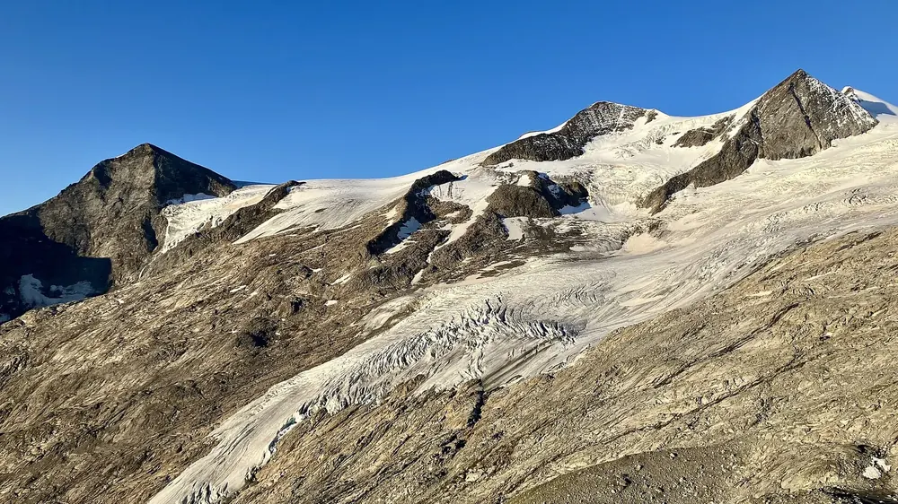 The Schlatenkees in Hohe Tauern National Park: crevassed glacier tongue below the Kristallwand, Hoher Zaun and Schwarze Wand under a clear sky