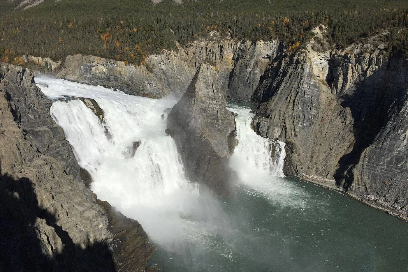 Offer photo: From Fort Simpson: day flight to Virginia Falls