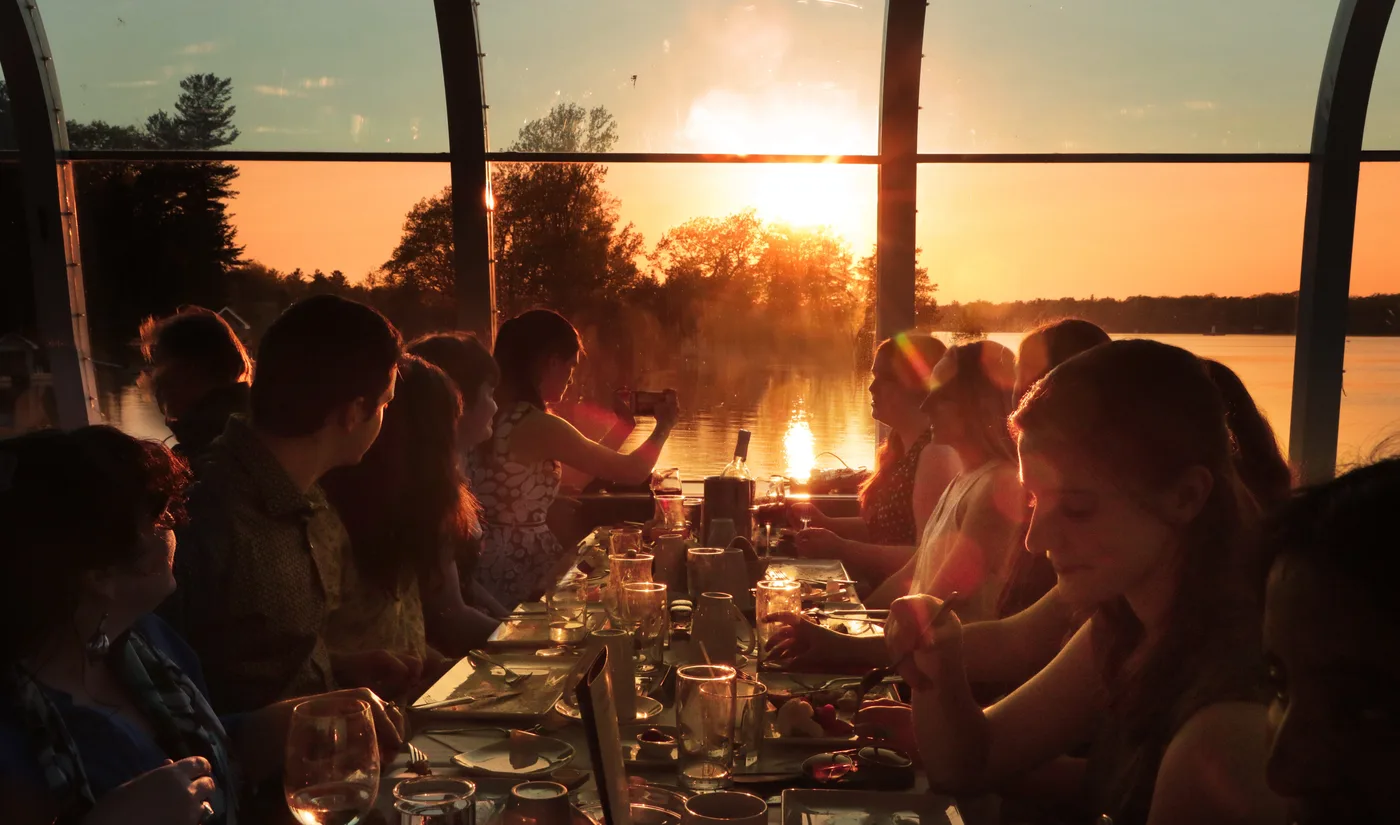 Offer photo: From Kingston: sunset dinner cruise into the Admiralty Islands