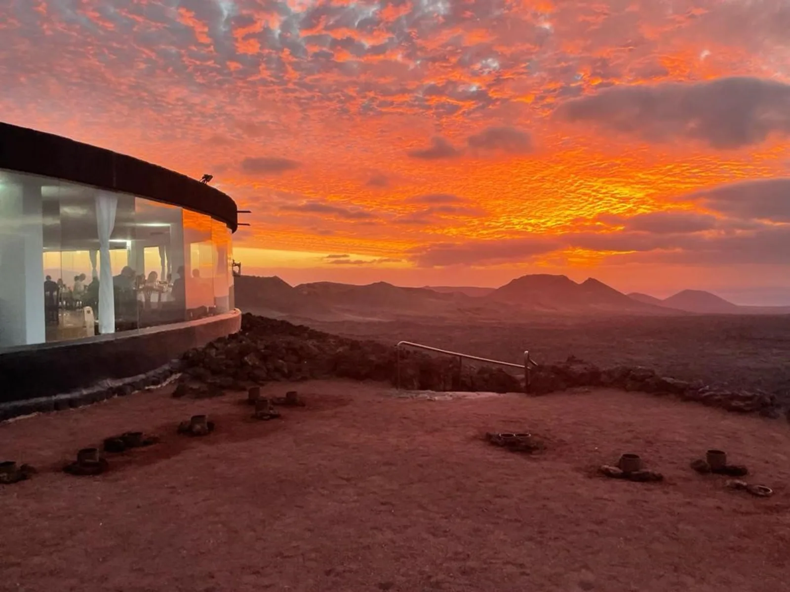 Offer photo: Lanzarote: Timanfaya evening tour with sunset and dinner from the volcano grill