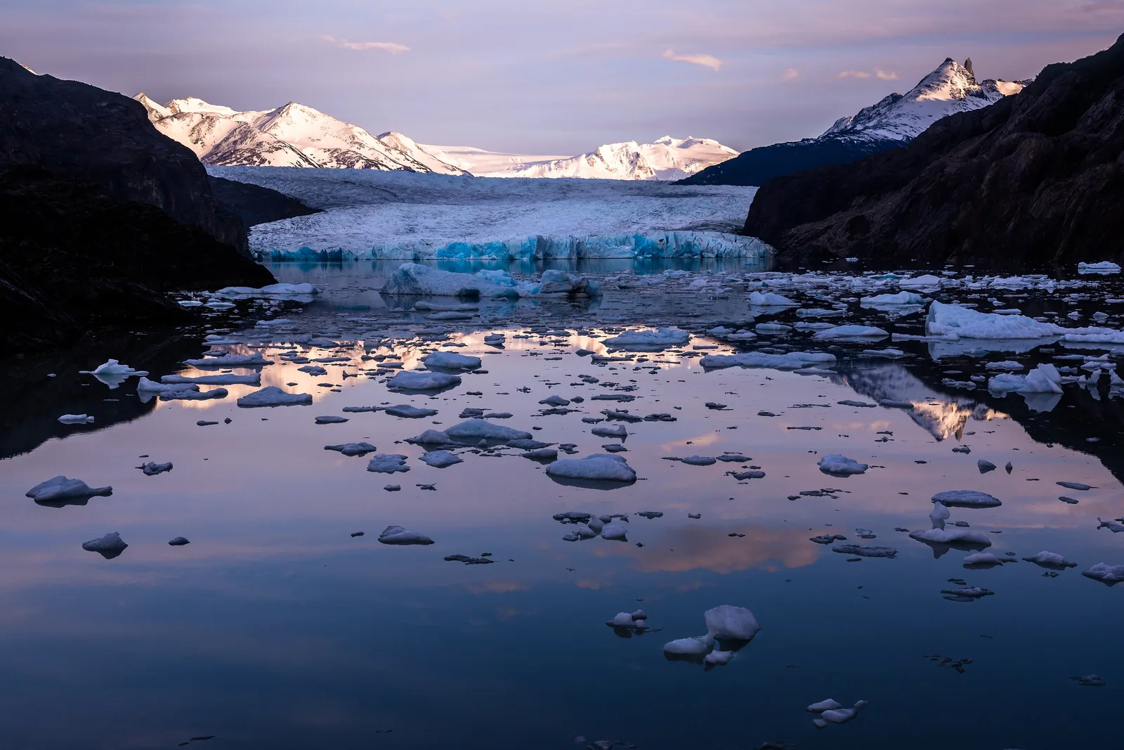 Glaciar Grey in Torres del Paine National Park: icebergs drift on Lago Grey in front of the glacier face