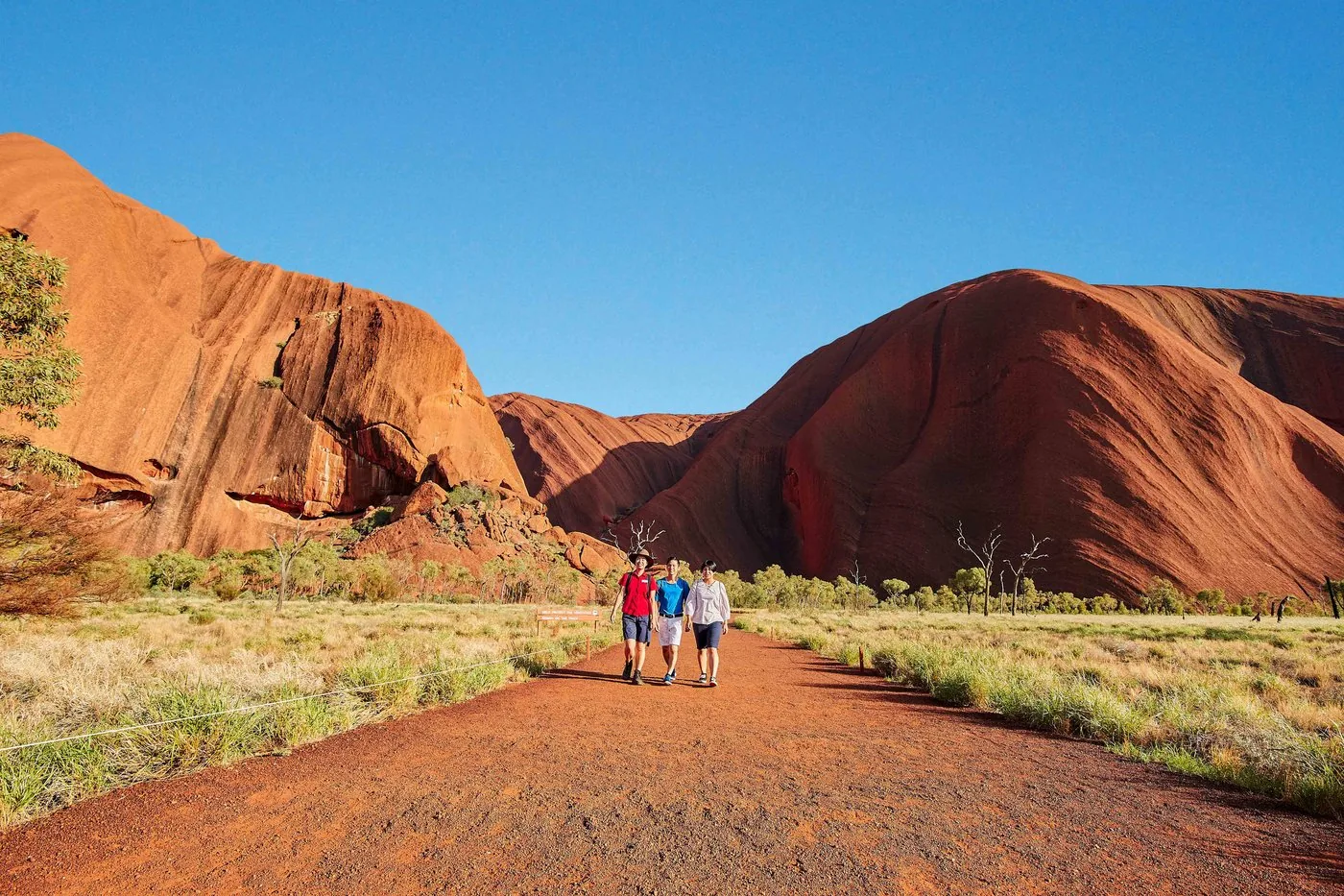 Offer photo: Uluru: sacred sites, Mutitjulu Waterhole and sunset with wine