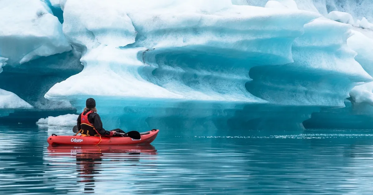 Offer photo: Kayaking among the icebergs of Jökulsárlón