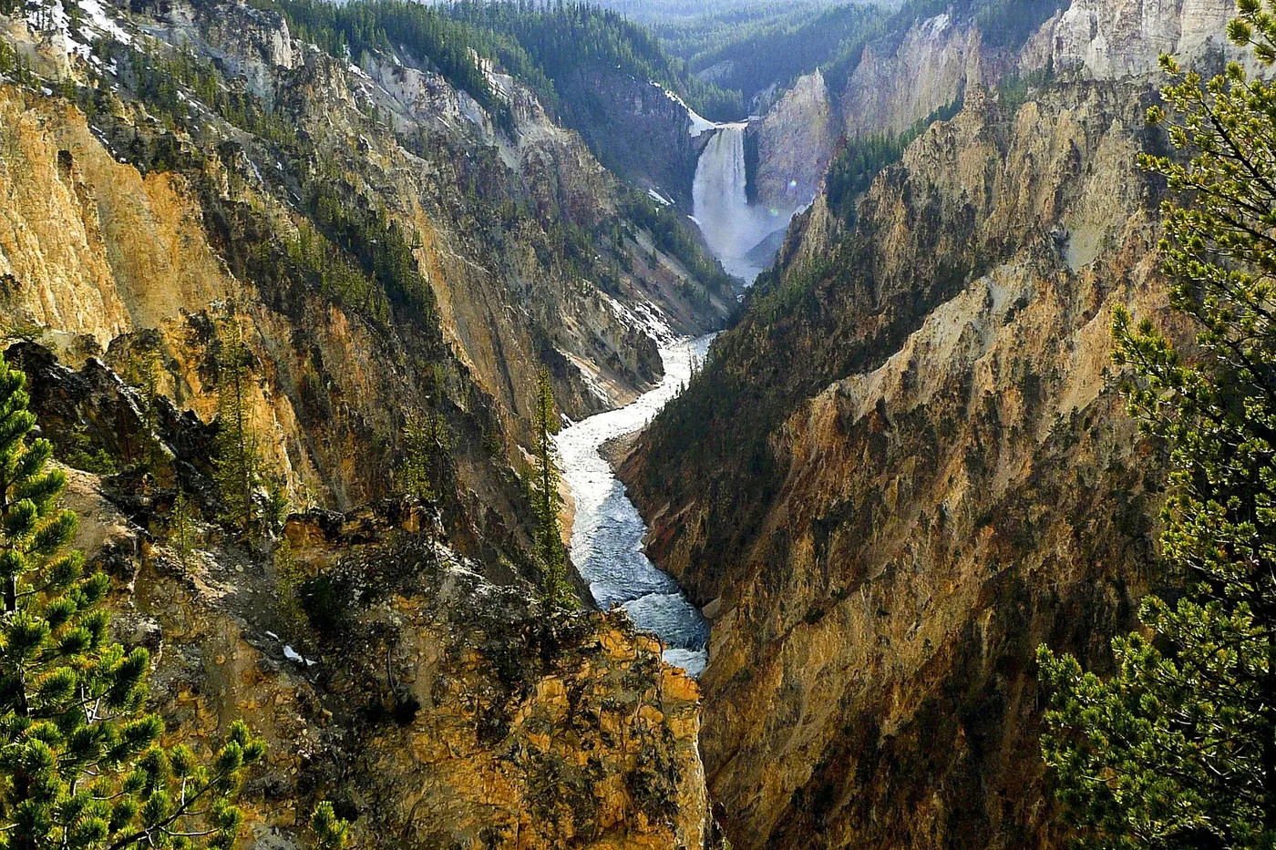 Offer photo: West Yellowstone: Yellowstone Day Tour Including Entry Fee